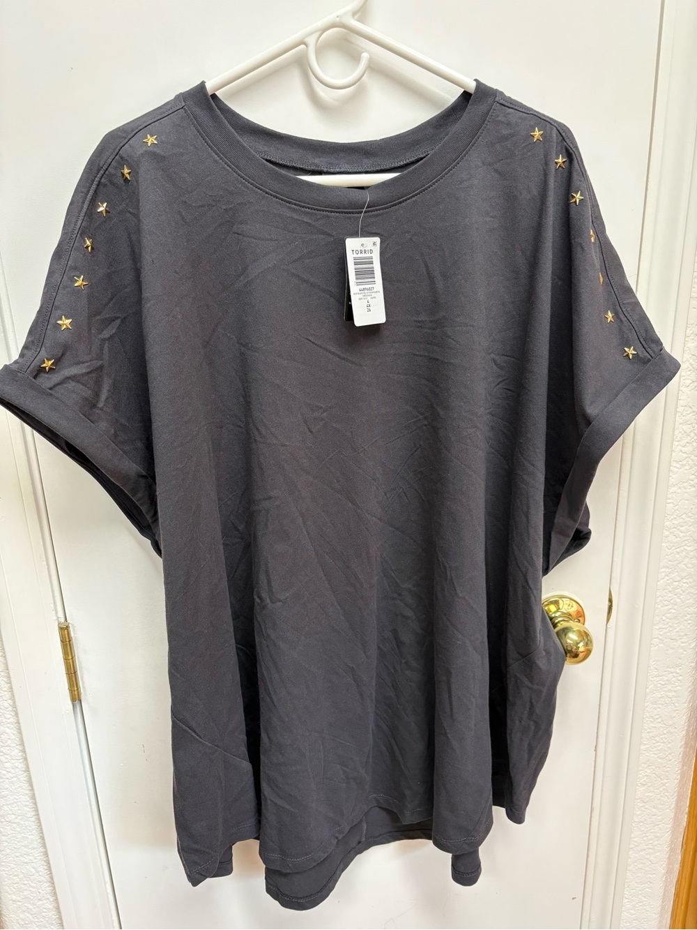 torrid size 4 grey Short Sleeve Tee with Gold Star Studs